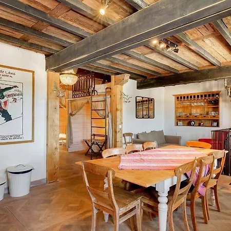 L'annexe Du Chateau Des Girards